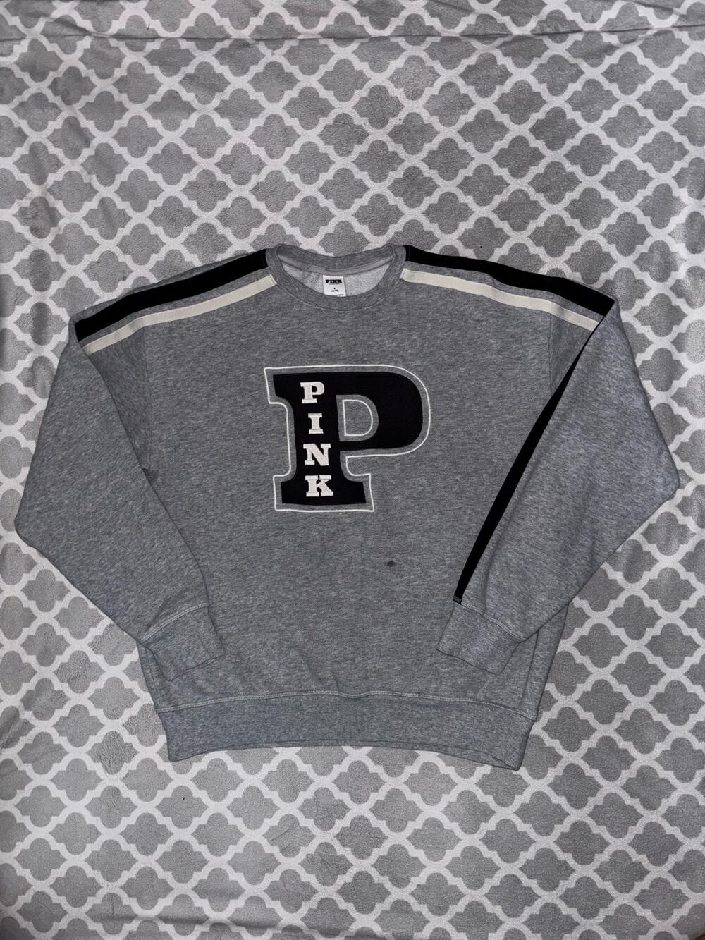 PINK VS crewneck